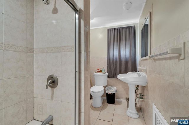 297 Hamilton Place, Hackensack, NJ 07601