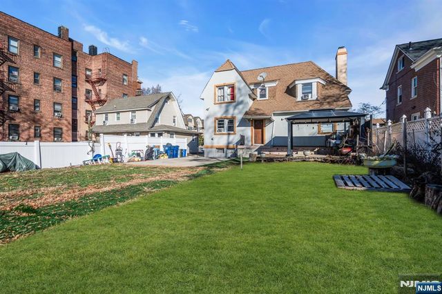 297 Hamilton Place, Hackensack, NJ 07601