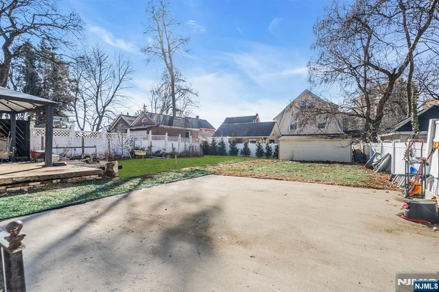 297 Hamilton Place, Hackensack, NJ 07601