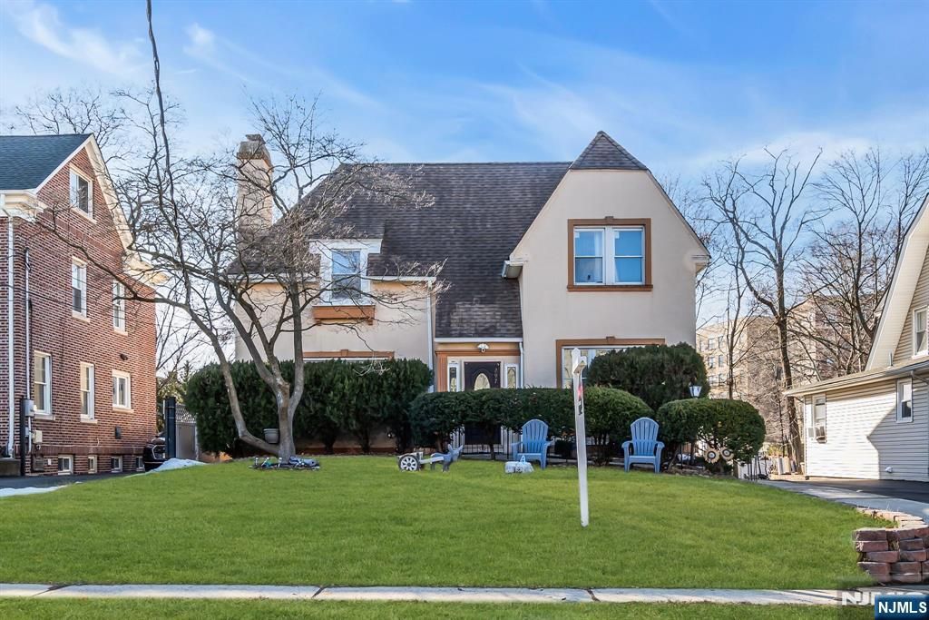 297 Hamilton Place, Hackensack, NJ 07601