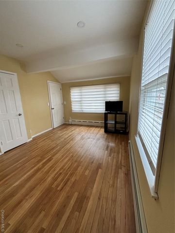 26 Roslyn Street, Islip Terrace, NY 11752