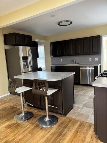 26 Roslyn Street, Islip Terrace, NY 11752