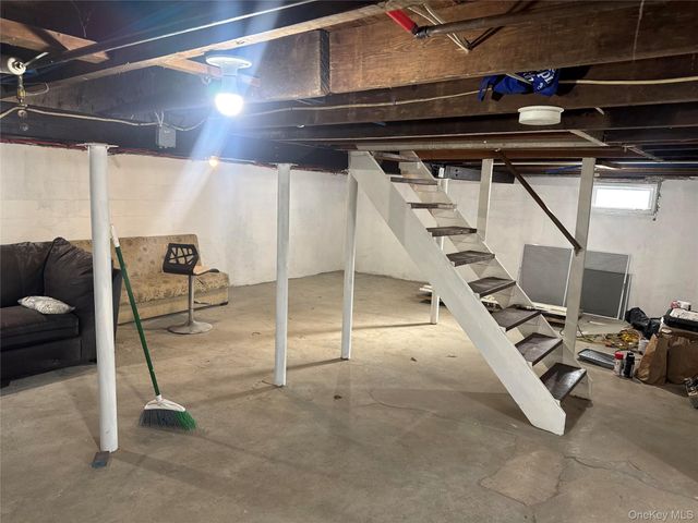 26 Roslyn Street, Islip Terrace, NY 11752