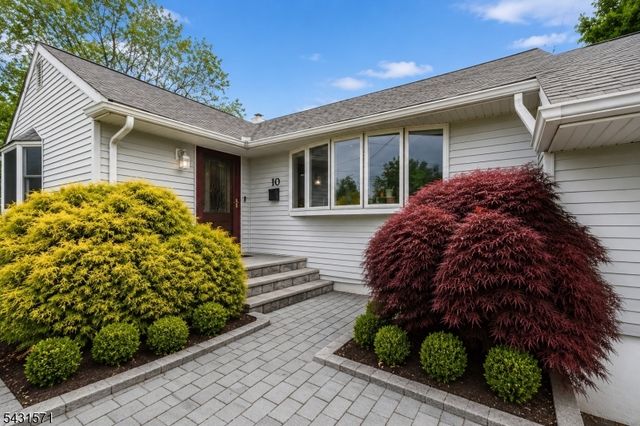 10 Briarwood Dr, Franklin Twp., NJ 08873