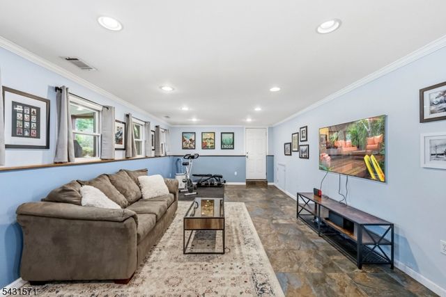 10 Briarwood Dr, Franklin Twp., NJ 08873