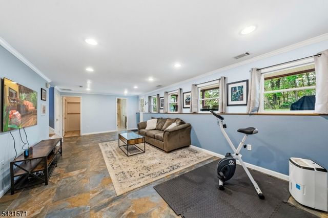10 Briarwood Dr, Franklin Twp., NJ 08873
