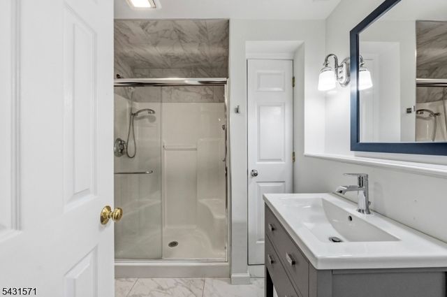 10 Briarwood Dr, Franklin Twp., NJ 08873