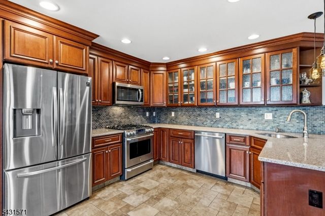 10 Briarwood Dr, Franklin Twp., NJ 08873