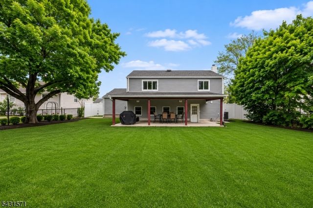 10 Briarwood Dr, Franklin Twp., NJ 08873