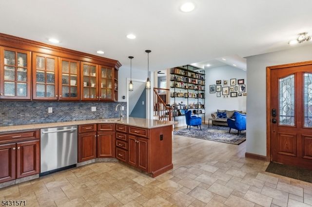 10 Briarwood Dr, Franklin Twp., NJ 08873