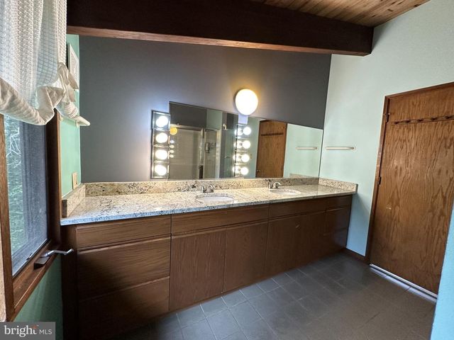 6022 MUNSON HILL RD, Falls Church, VA 22041