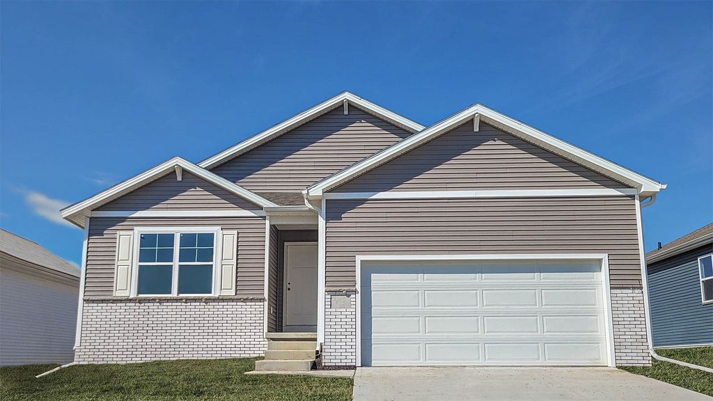 2928 Plum Drive, Norwalk, IA 50211