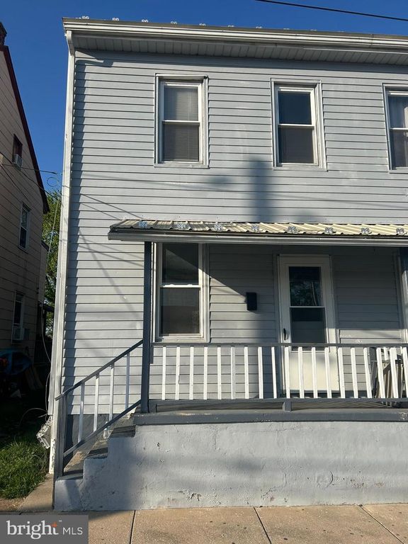 121-123 KEYSTONE AVE, Middletown, PA 17057