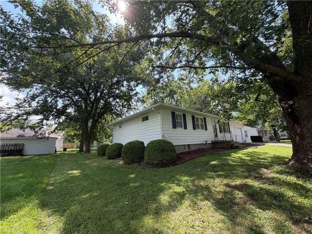 305 Fir Street, Garden City, MO 64747