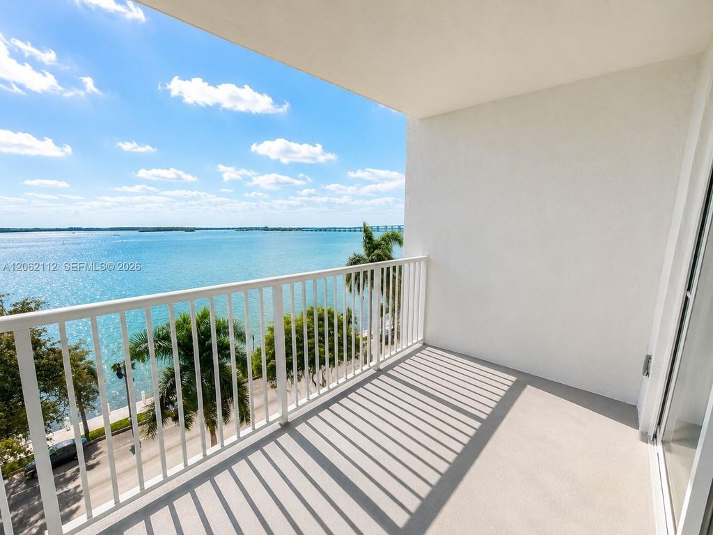 1420 Brickell Bay Drive 702E, Miami, FL 33131