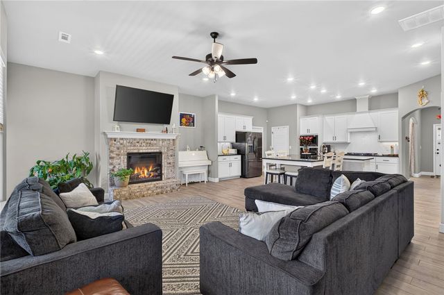 304 Manfield Avenue, Pea Ridge, AR 72751