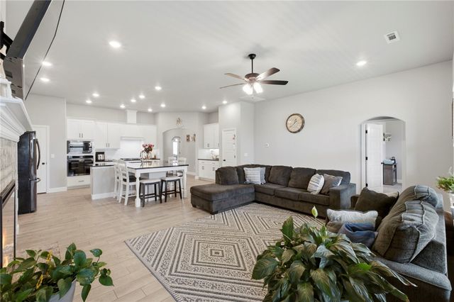 304 Manfield Avenue, Pea Ridge, AR 72751