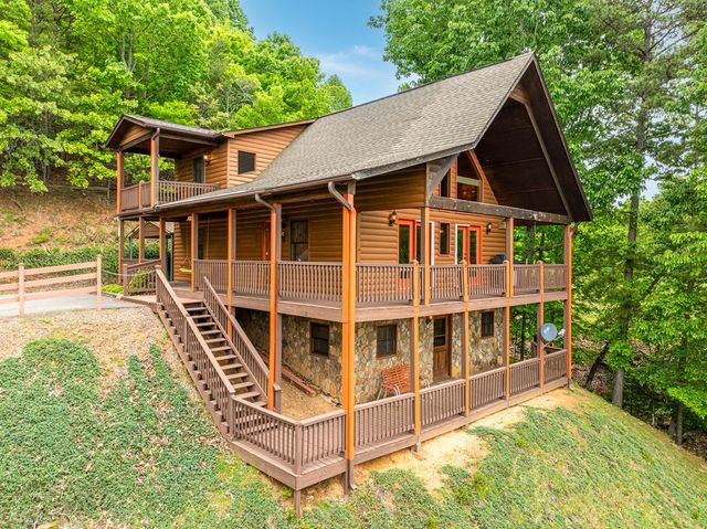 818 Five Forks Drive, Murphy, NC 28906