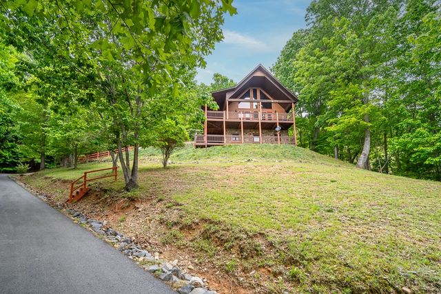 818 Five Forks Drive, Murphy, NC 28906