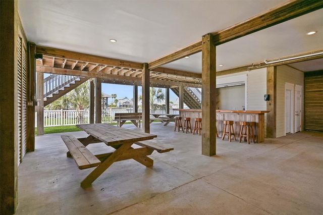 1243 Pilot Lane, Galveston, TX 77554