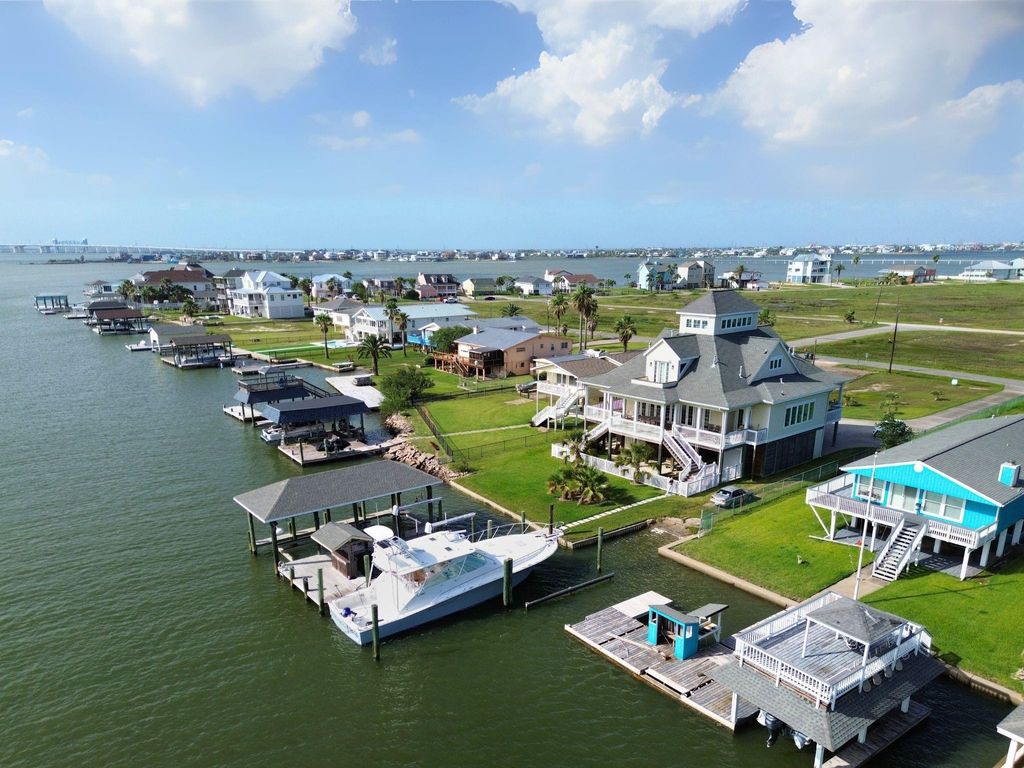 1243 Pilot Lane, Galveston, TX 77554