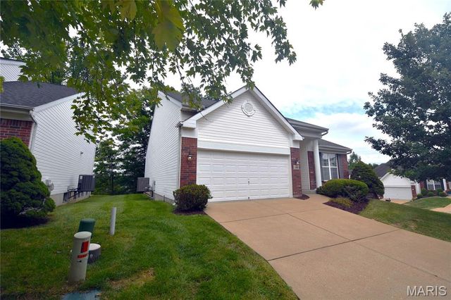 1002 Shire Lane, Eureka, MO 63025