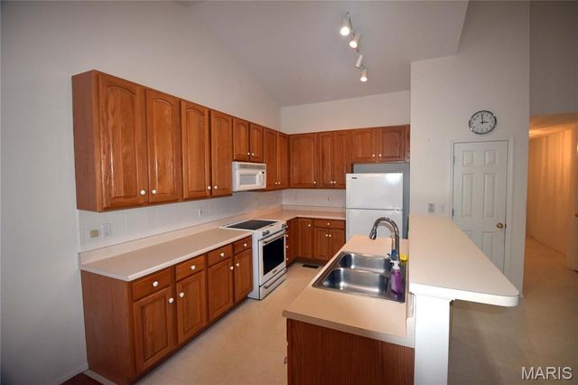 1002 Shire Lane, Eureka, MO 63025