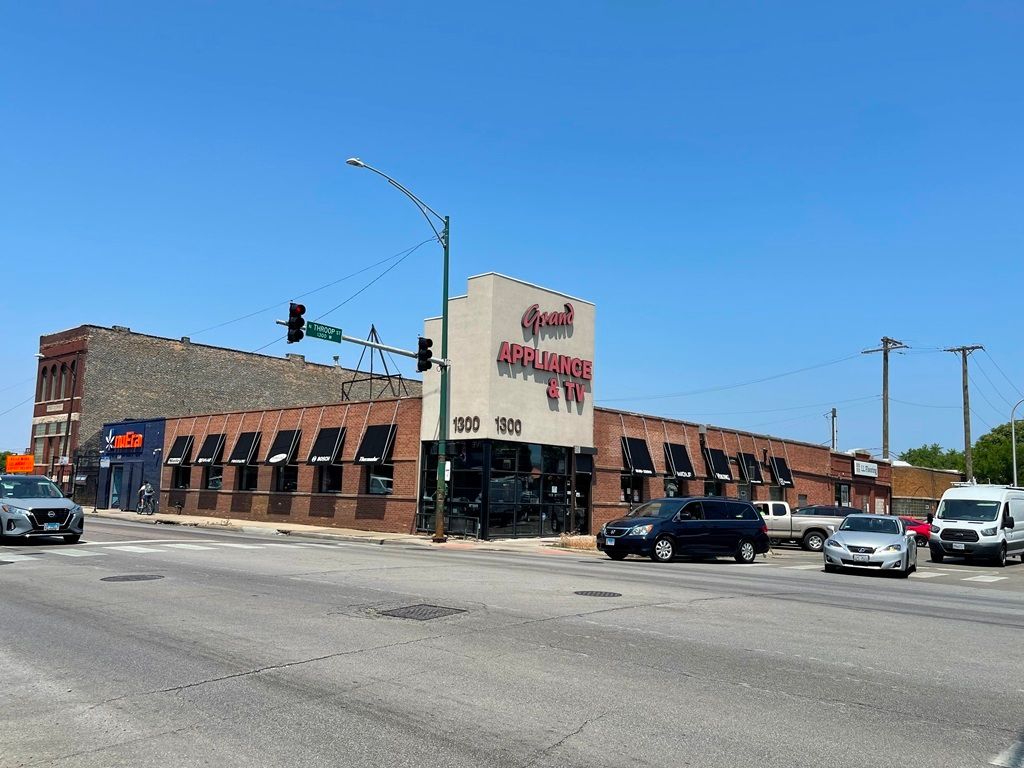 1300 W North Avenue, Chicago, IL 60642