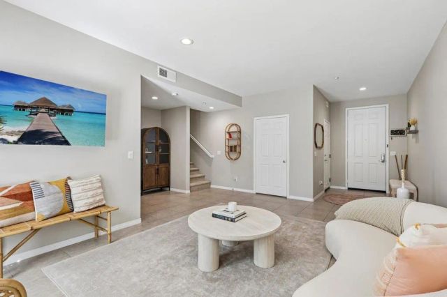 6977 Brass Pl, Carlsbad, CA 92009