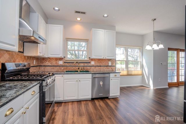 5 Fairmount Court, Monroe, NJ 08831