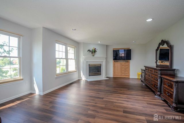 5 Fairmount Court, Monroe, NJ 08831