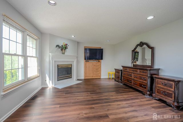 5 Fairmount Court, Monroe, NJ 08831