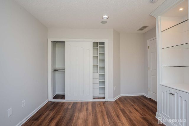 5 Fairmount Court, Monroe, NJ 08831