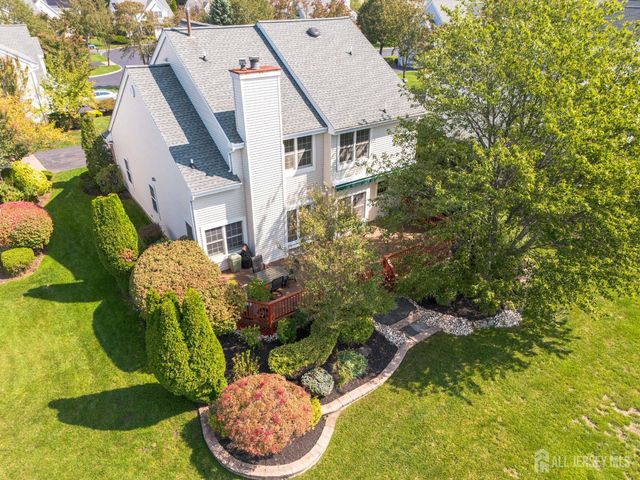 5 Fairmount Court, Monroe, NJ 08831