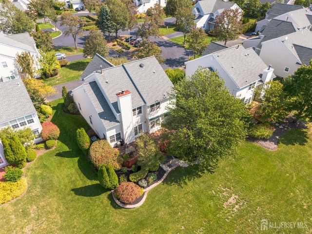 5 Fairmount Court, Monroe, NJ 08831