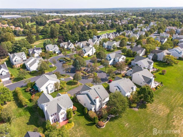 5 Fairmount Court, Monroe, NJ 08831