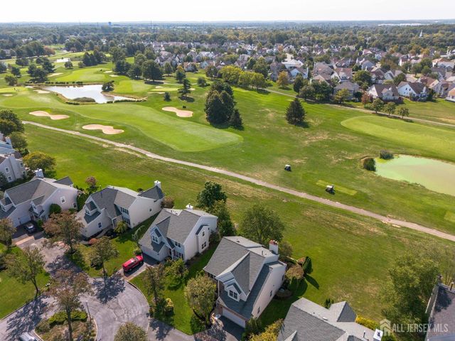 5 Fairmount Court, Monroe, NJ 08831