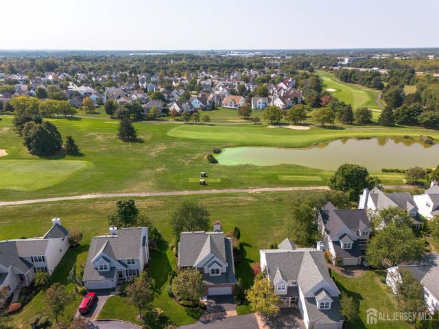 5 Fairmount Court, Monroe, NJ 08831