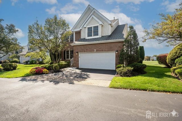 5 Fairmount Court, Monroe, NJ 08831