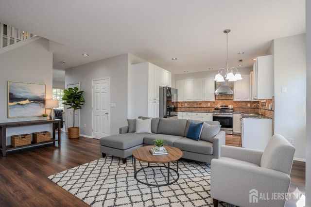 5 Fairmount Court, Monroe, NJ 08831