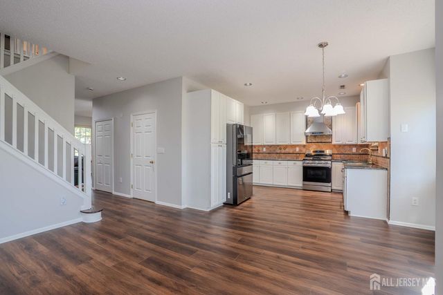 5 Fairmount Court, Monroe, NJ 08831