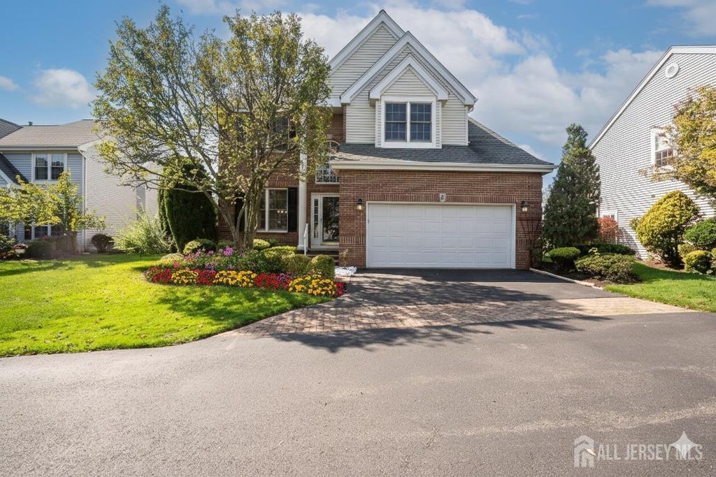 5 Fairmount Court, Monroe, NJ 08831