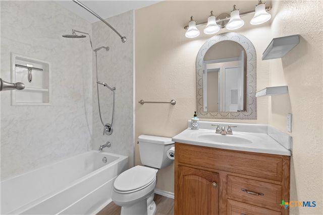 7337 Leading Oaks Street, Live Oak, TX 78233