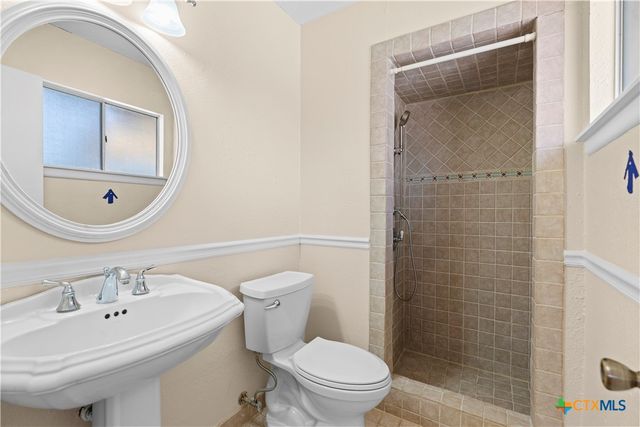 7337 Leading Oaks Street, Live Oak, TX 78233