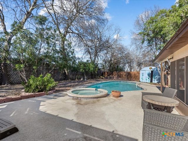 7337 Leading Oaks Street, Live Oak, TX 78233