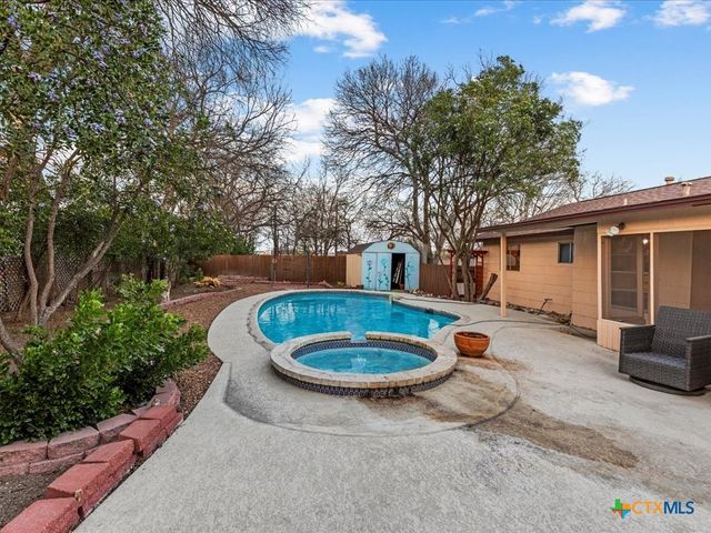 7337 Leading Oaks Street, Live Oak, TX 78233