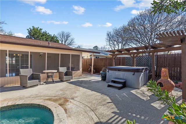 7337 Leading Oaks Street, Live Oak, TX 78233