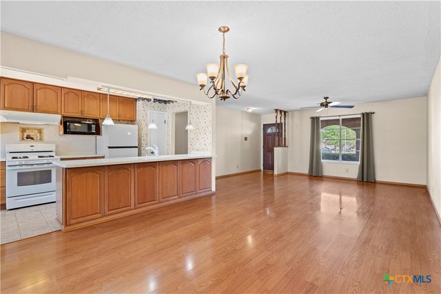 7337 Leading Oaks Street, Live Oak, TX 78233