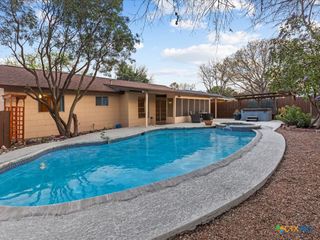 7337 Leading Oaks Street, Live Oak, TX 78233