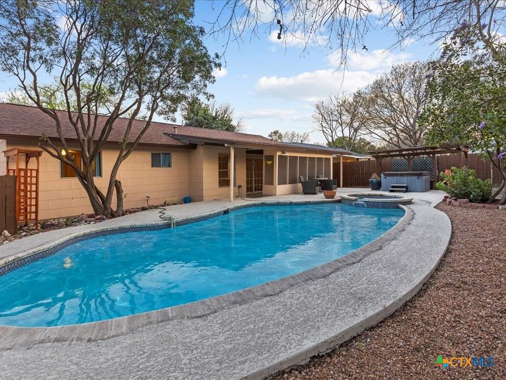 7337 Leading Oaks Street, Live Oak, TX 78233